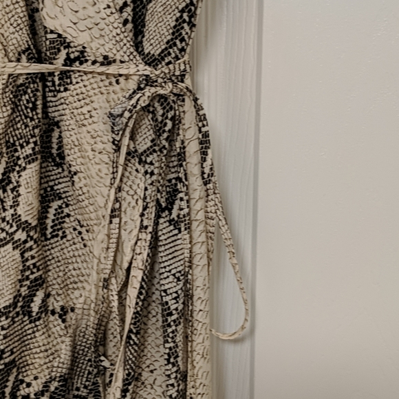 NWT Aakaa wrap dress - Picture 5 of 7